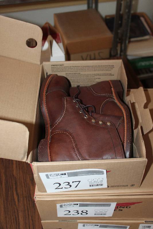 lot 237 image: Size 10.5 Work Boots