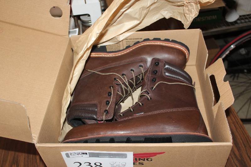 lot 238 image: Mbram Size 11 Waterproof Insulated Work Boots