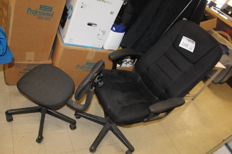 lot 168 image: Lot of (2) Rolling Office Chair