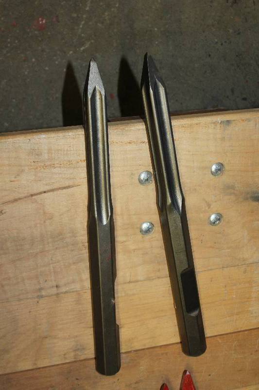 lot 249 image: Lot of (2) Bosch Jack Hammer Bits