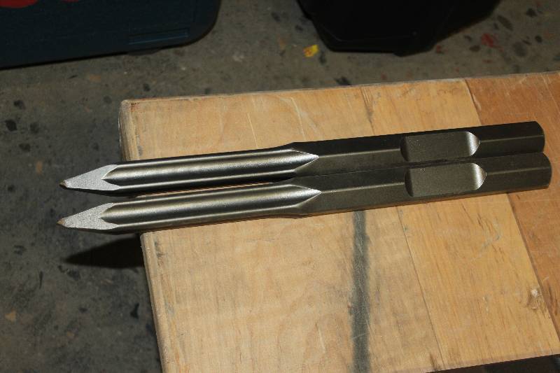 lot 250 image: Lot of (2) Bosch Jack Hammer Bits