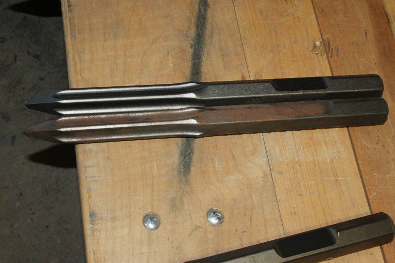 lot 251 image: Lot of (2) Bosch Jack Hammer Bits