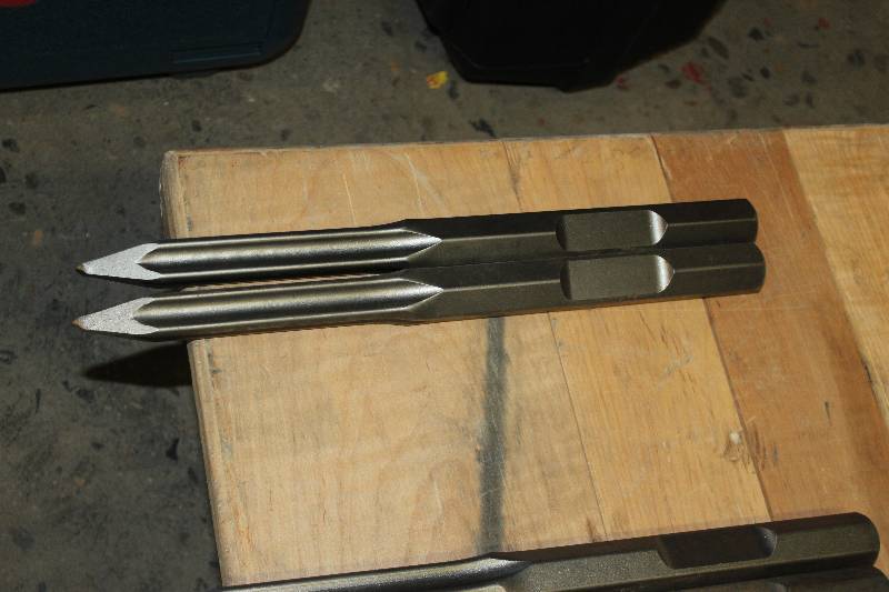 lot 252 image: Lot of (2) Bosch Jack Hammer Bits