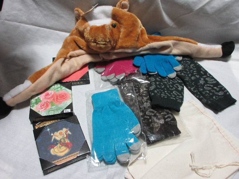 lot 19 image: Misc NEW Lot Childs Hat, Coasters, Gloves