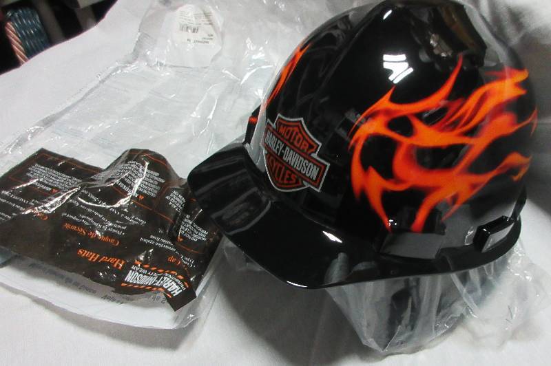 lot 31 image: NEW Harley Davidson, Hard Hat