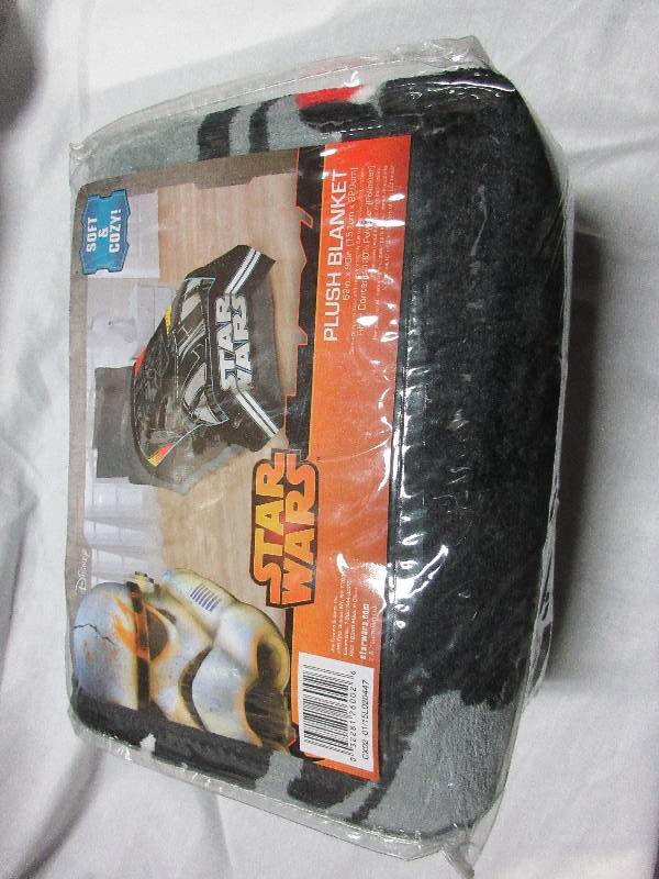 lot 34 image: NEW Star Wars Plush Blanket, 62x90