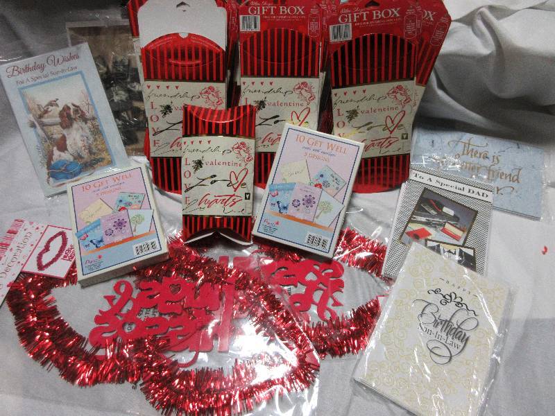lot 35 image: NEW LARGE LOT of Gift Boxes, (100)  Hanging Signs, Greeting Cards, (40)