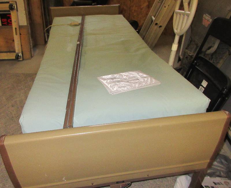 lot 101 image: HOSPITAL MEDICAL ADJUSTABLE POWER BED