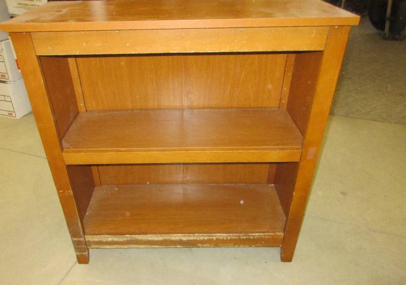 lot 112 image: BOOK SHELF
