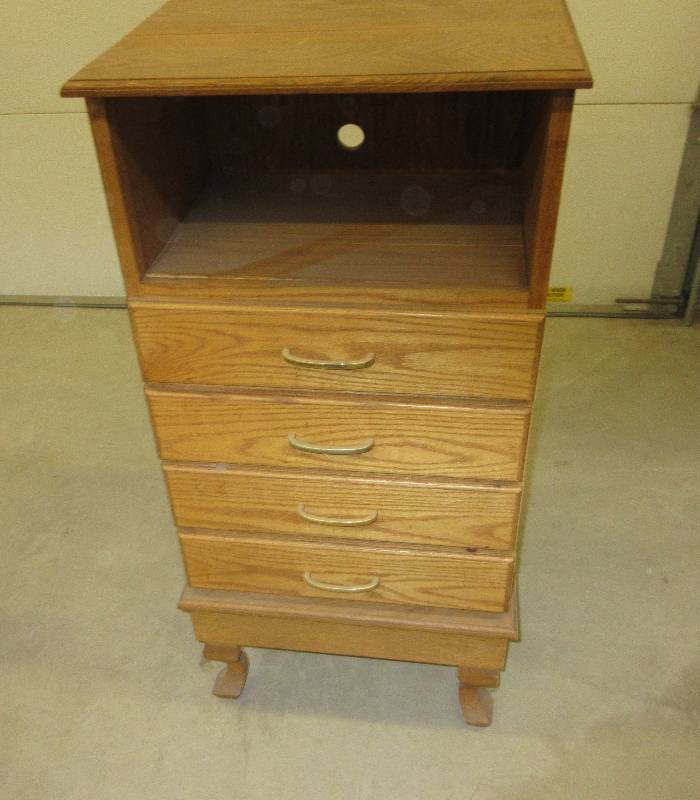 lot 116 image: TALL OAK CABINET WITH DRAWERS