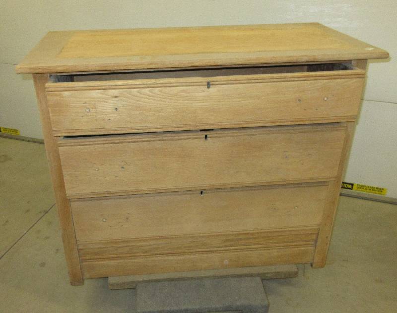 lot 117 image: NICE OAK PIECE- STRIPED AND NEEDS REFINISHING