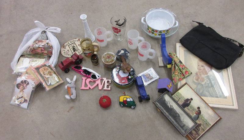 lot 139 image: LARGE LOT OF MISC, PICTURES, POT-POURRI, WOODEN TOYS, MISC
