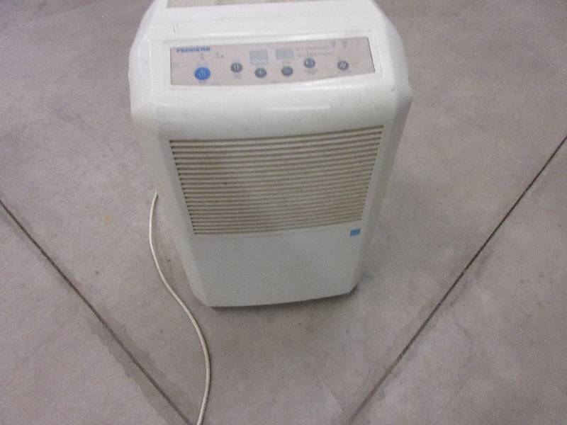 lot 141 image: FEDDERS DE-HUMIDIFIER
