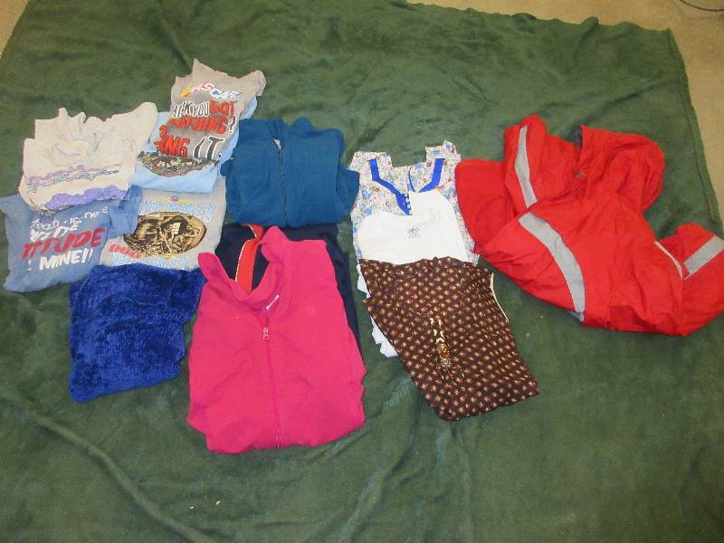 lot 147 image: LOT OF CLOTHING 13 PIECES