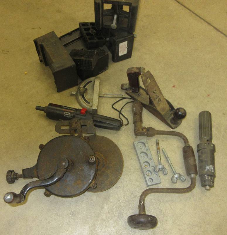 lot 159 image: MISC LOT OF TOOLS