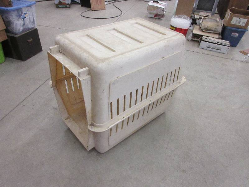 lot 126 image: DOG CARRIER