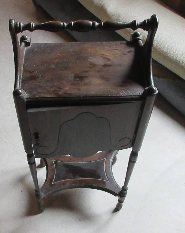 lot 167 image: HUMIDOR-COPPER LINED STAND