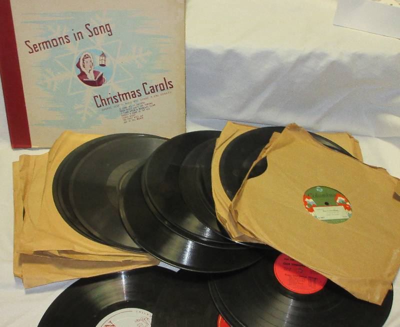 lot 82 image: 32 VERY OLD RECORDS- INCLUDES WHITE CHRISTMAS