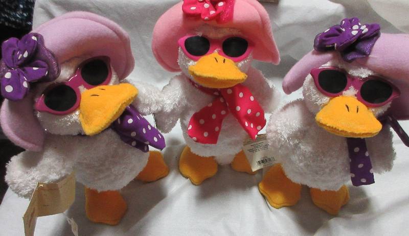 lot 86 image: 3 SINGING DUCKS