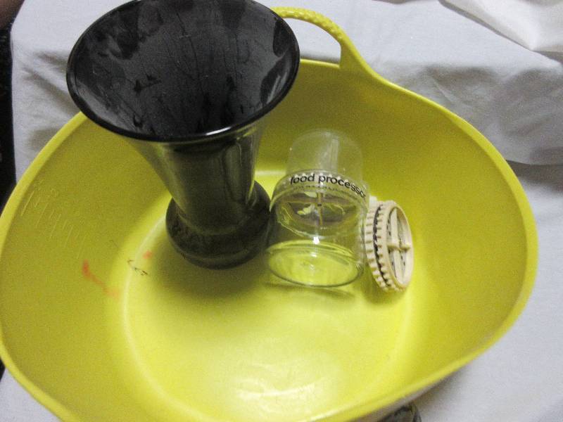 lot 88 image: SUNGLASSES, FOOD PROCESSOR, VASE, BASKET