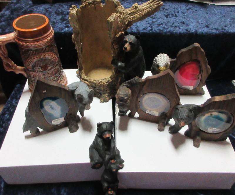 lot 90 image: 4 NEW ANIMAL FRAMES, BEAR BOTTLE HOLDER, STEINS, BEARS