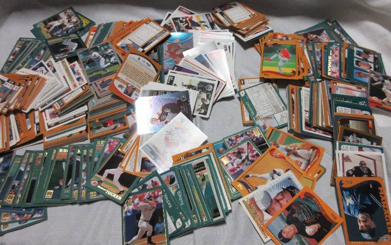 lot 175 image: LARGE SELECTION OF SPORT CARDS