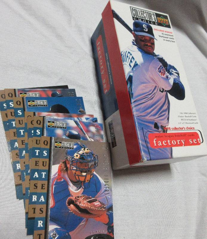 lot 181 image: 1998 COLLECTORS CHOICE BASEBALL CARDS, APPEARS NEW