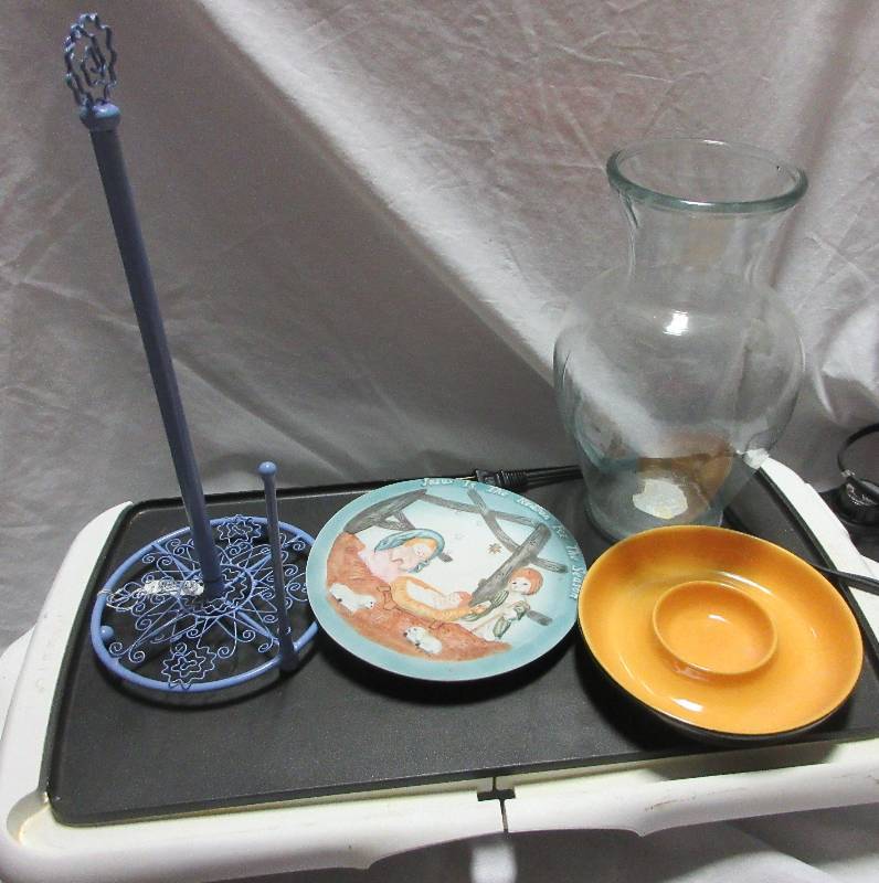 lot 189 image: GRIDDLE, PLATE, PAPER TOWEL HOLDER, VASE, BOWL