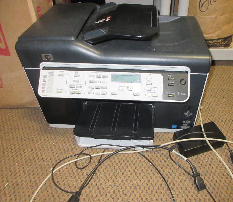 lot 193 image: HP PRINTER, NEEDS CLEANING, BUT WORKS