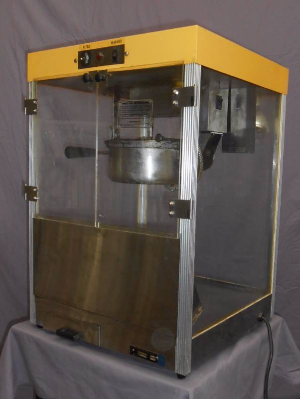 lot 1 image: Popcorn Machine