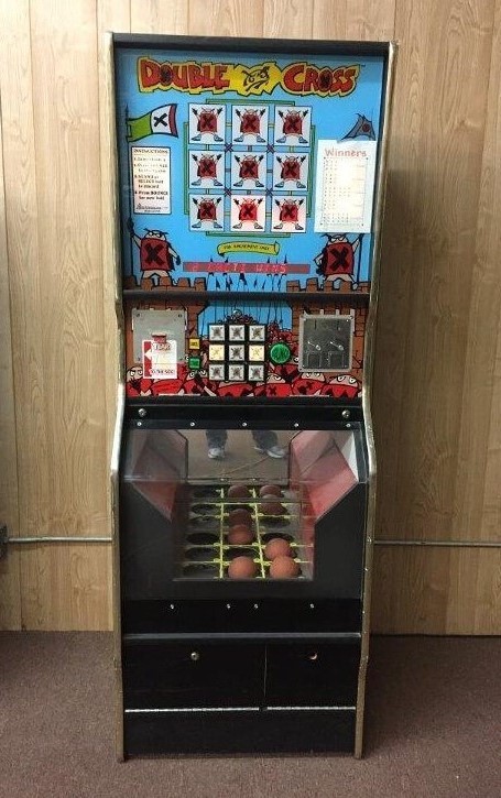 lot 4 image: Double Cross Arcade Game