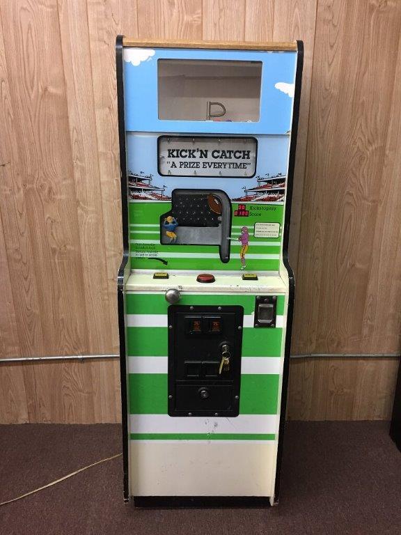 lot 6 image: KickN Catch Arcade Game