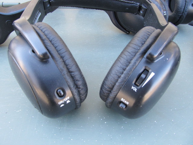 lot 60 image: Lot of Headphones