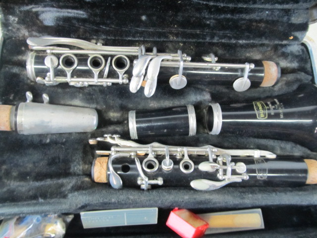 lot 59 image: Vintage Bundy Clarinet wCase