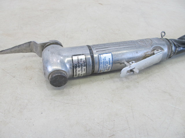 lot 36 image: Pneumatic Air Windshield Remover Tool