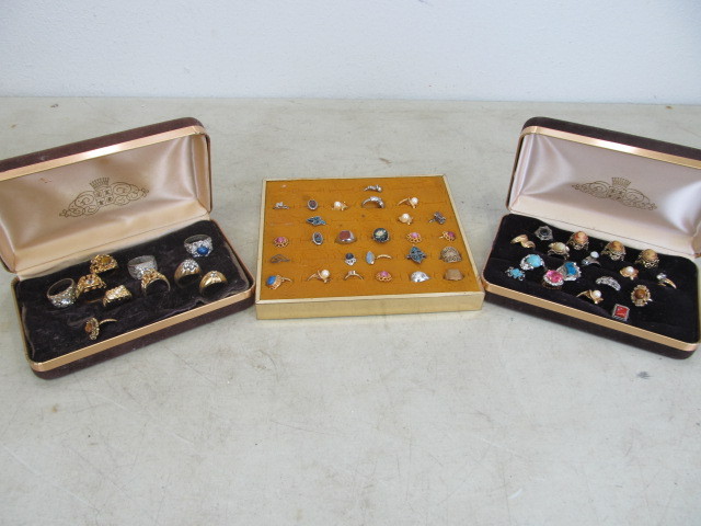 lot 43 image: 3 Cases of Vintage Mens & Womens Rings