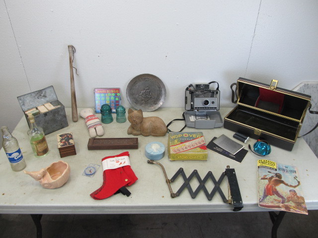 lot 48 image: Nice Lot of Misc Vintage Collectibles