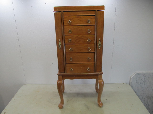lot 70 image: Wood Jewelry Storage Cabinet