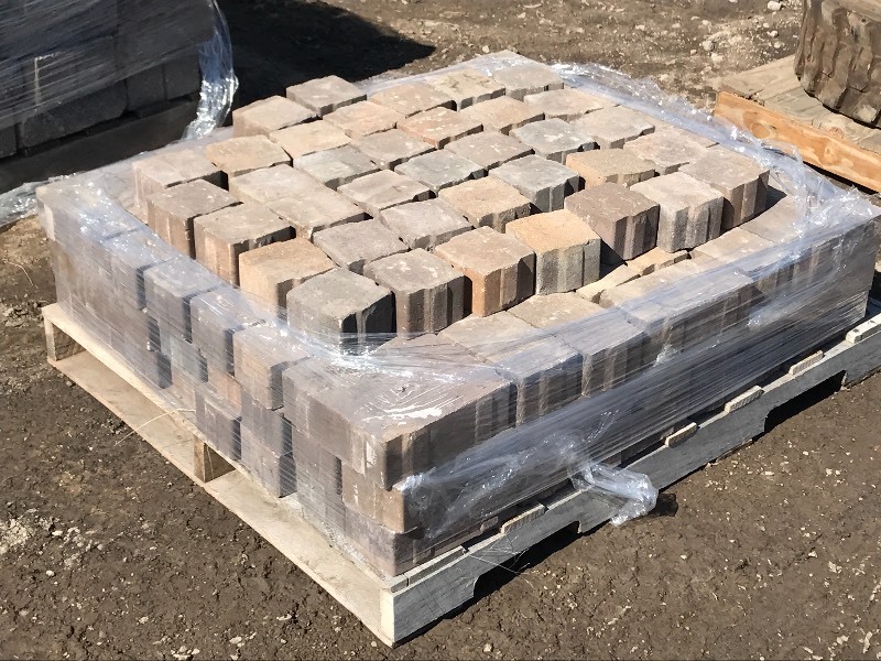 lot 21 image: Pallet Of Unused Non-Tumbled Patio...