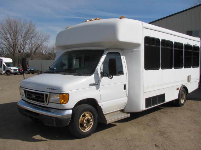 2007 Ford 16 Passenger BusWheelchair Lift