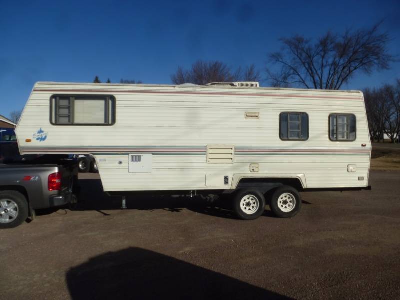 lot 3 image: 1993 Empire 5th Wheel RV