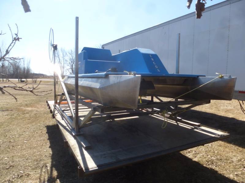 lot 6 image: Ercoa Paddle Boat & Lift