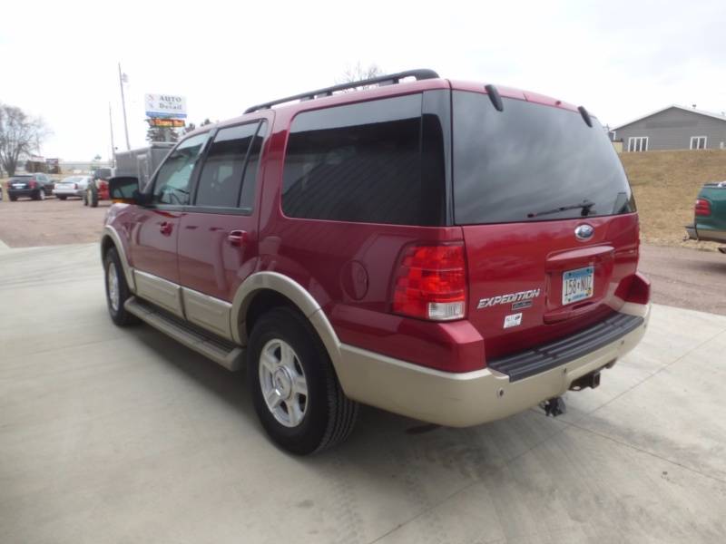lot 4 image: 2006 Ford Expedition XLT 4WD