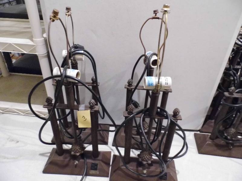 lot 3 image: 4 Brown Metal Pineapple Lamps