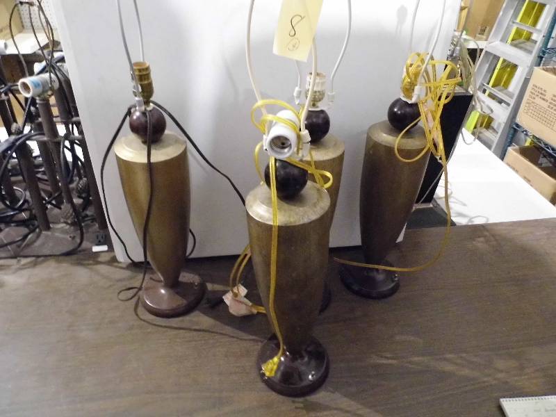 lot 8 image: 4 Lamps