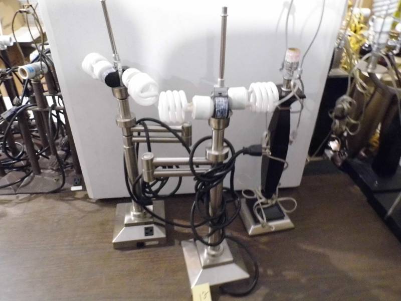 lot 12 image: 3 Lamps