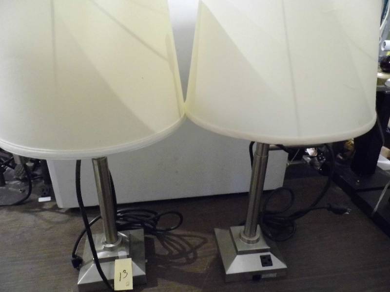 lot 13 image: 2 Lamps