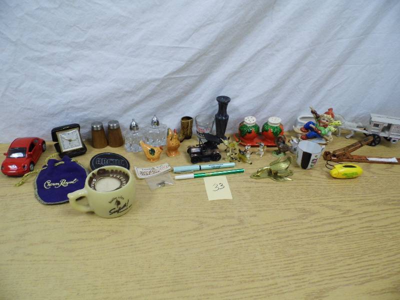 lot 33 image: Shaving Mug & Decor