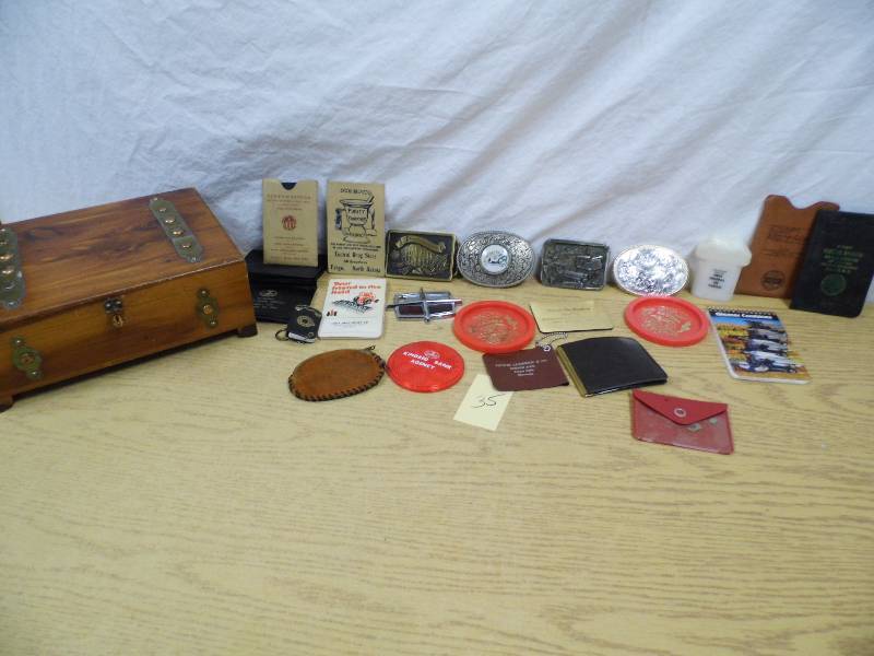 lot 35 image: Belt Buckles - Vintage Items