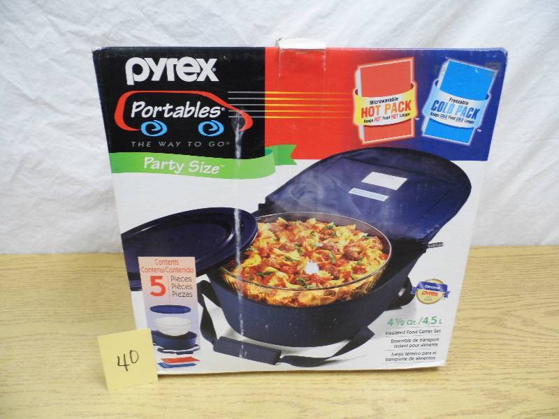 lot 40 image: New Pyrex